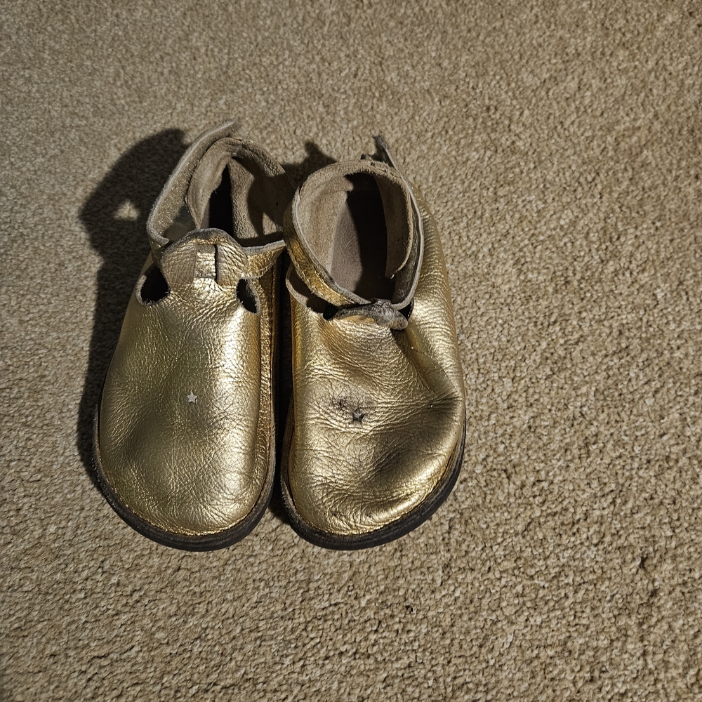 Softstar Leather Gold Kids Shoes 11T Girls Toddler